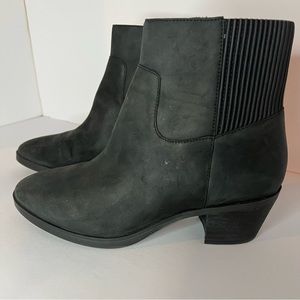 Black NWOT Vionic Women’s Booties Shoes 7.5